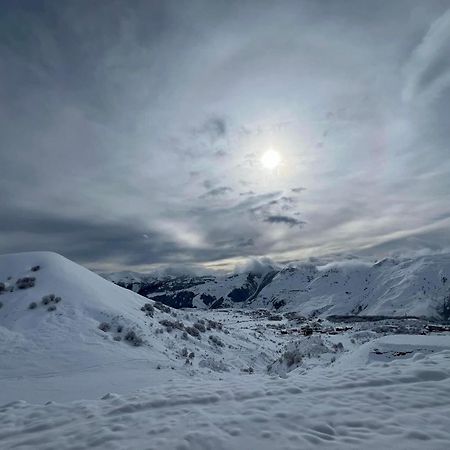 Touch The Mountains, Twins Hotel, New 구다우리 외부 사진